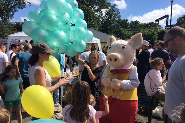 Dunwoody, the Trotters pig, on Green Days weekend