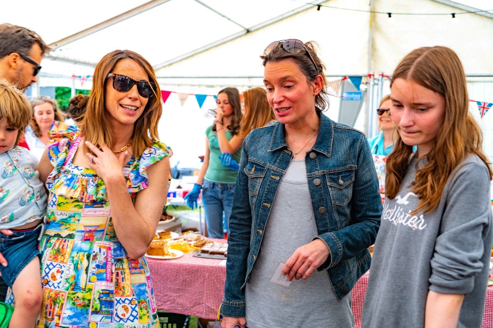 Alex Jones with the winners of the Cake Fit For A Queen competition - Kate and Elise Metreweli